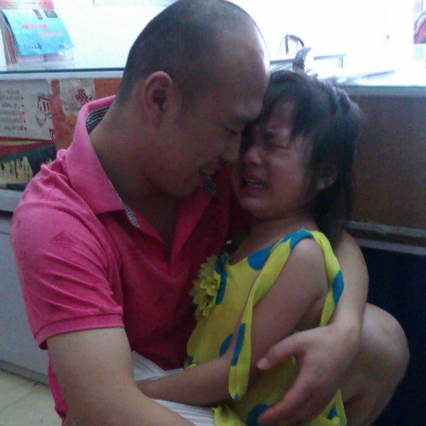 2013/07/22 — 妈妈打了我，爸爸在安慰我，