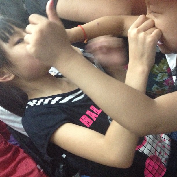 2013/07/07 — 两个自虐的家伙（刘欣于地铁）