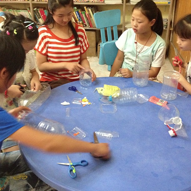 2013/07/11 — 孩纸们自己制造花盆，重自己喜欢的话