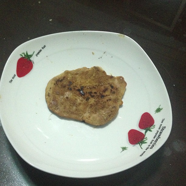 2013/08/27 — 丫头第一次做饼，隨买相不好但自己还让收藏呢，哎这可咋整呀