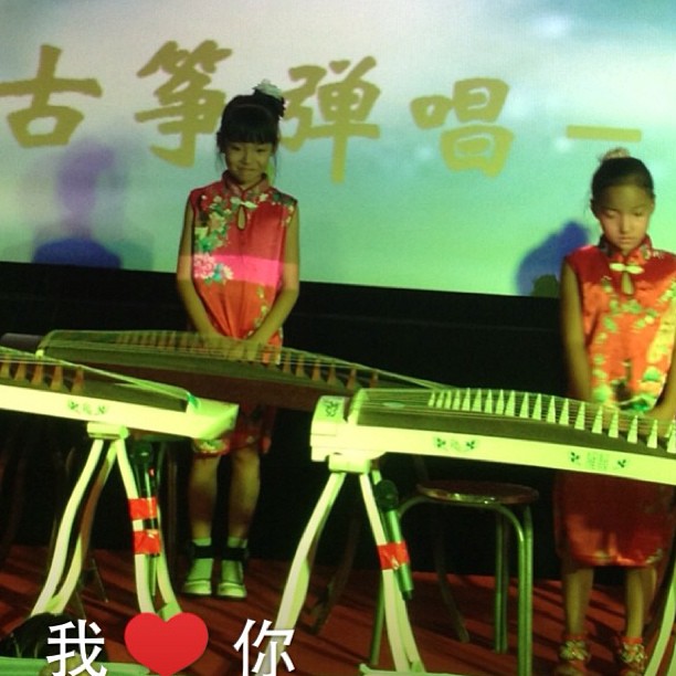2013/08/27 — 演出结束了，听到台下热烈的掌声丫头有点害羞的笑了，可心里却乐开了花