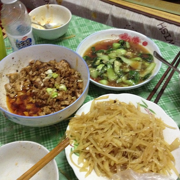 2013/08/30 — 瞧这一桌子的菜，辛苦海英了