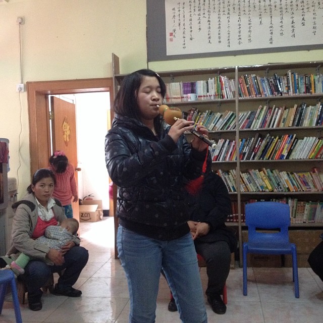 2013/11/24 — 老师在教葫芦丝
