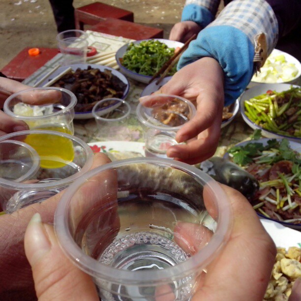 2013/02/12 — 干杯，嘿嘿自拍