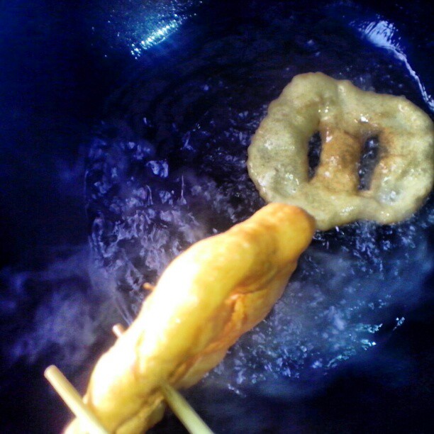 2013/02/11 — 家里在炸油饼@