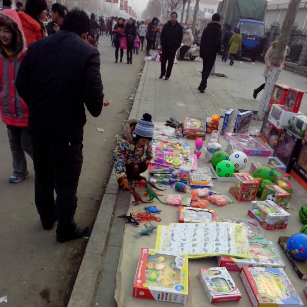2013/02/15 — 孩子看见玩具久没有抵抗力