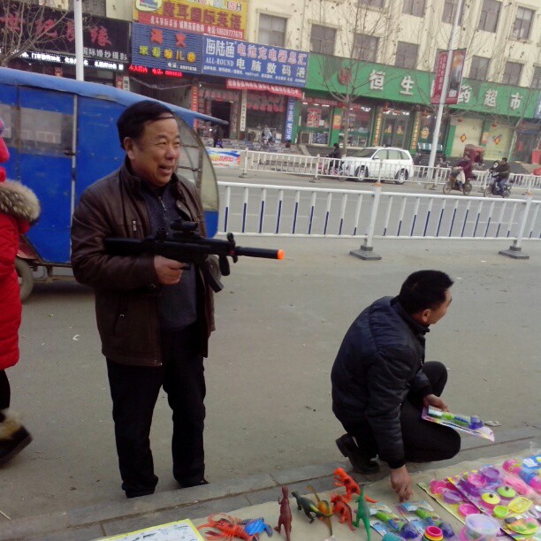 2013/02/15 — 这大叔玩的多开心