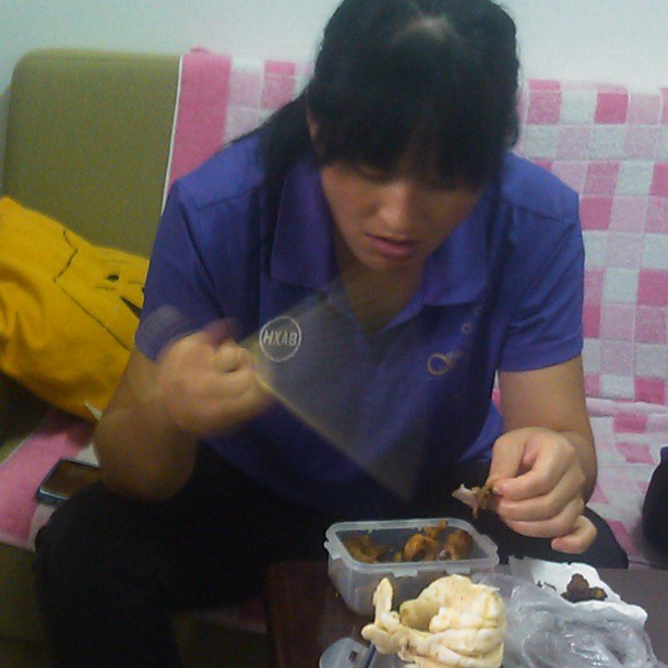 2013/07/16 — 一好姐妹在吃午饭，我把她的筷子拍成像一把扇子一样了，厉害吧（文琼拍）