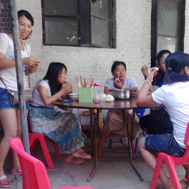 2013/07/30 — 上周六在木兰拍下了姐妹们吃早点（文琼拍的）