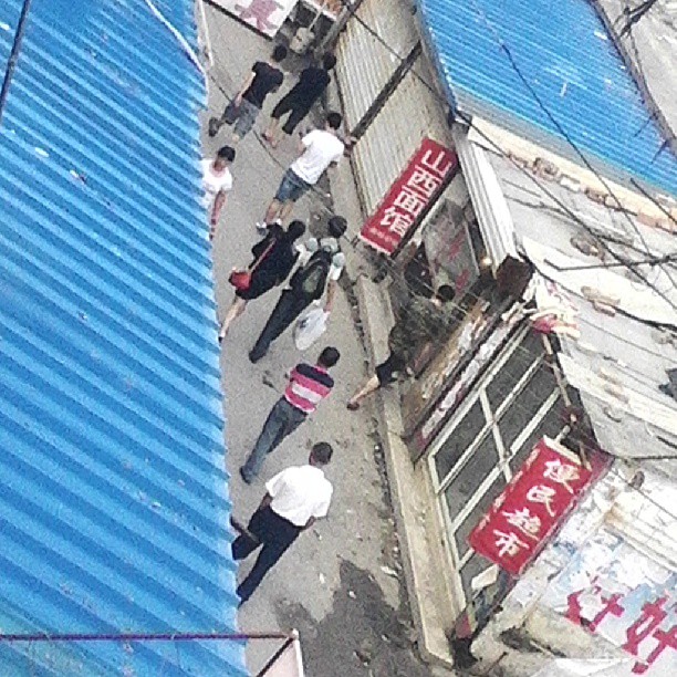 2013/08/10 — 早上街上的人都是上去班的，早上五点拍（文琼拍）