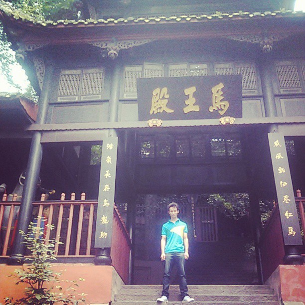 2013/08/19 — 我的大儿子，在都江堰马王店（文琼拍的）