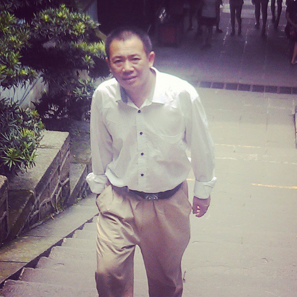 2013/08/23 — 看见老公今年比往年老了许多，额头上多了几道纹路，我心里说不出那种难受的滋味〈文琼〉