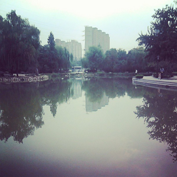 2013/09/04 — 我一个人第一天去新的项目，回来的路上拍的立水桥公园（文琼拍）