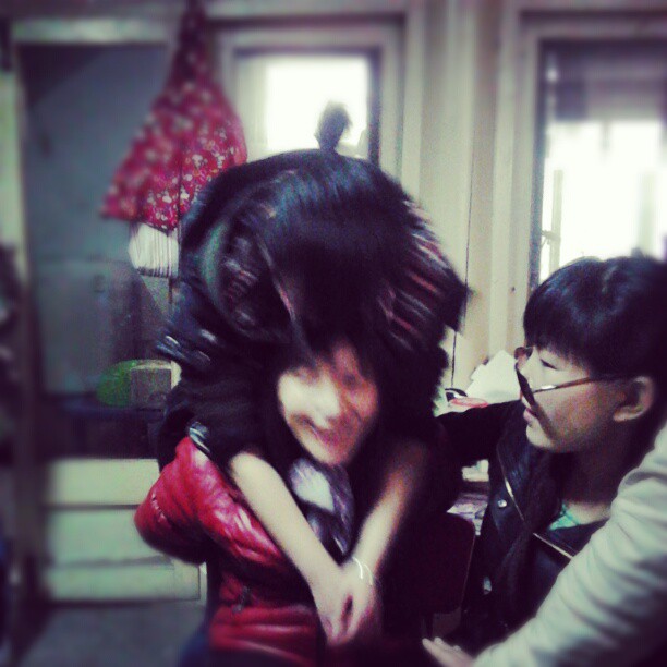 2013/03/09 — 姐妹搞怪组。