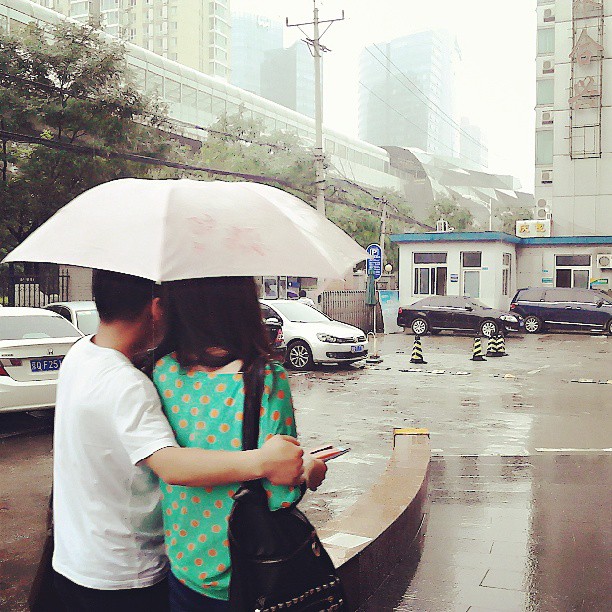 2013/07/09 — 特喜欢这张（雨中情），换个滤镜在来一张。