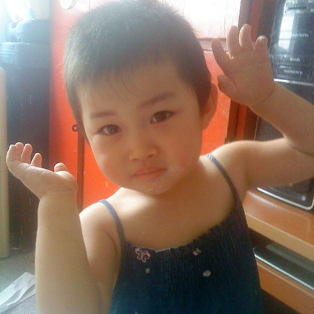 2013/07/14 — 这张照片是2011年拍的，就在东沙我现在的住的房子里。今天忽然发现好可爱。（喜林摄）