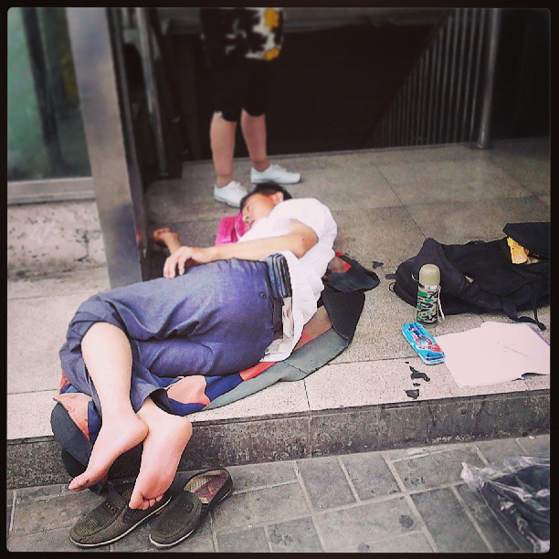 2013/07/19 — 可怜天下父母心。（喜林摄，儿童医院）