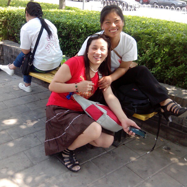 2013/07/06 — 爱臭美的两个老太婆