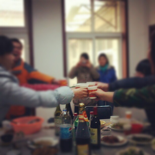 2013/01/30 — 姐妹们暂时要各奔东西了，大家一起到杜鸣兄加聚餐，吃分手饭！