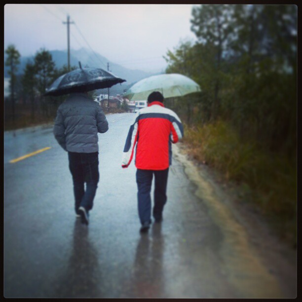 2013/02/07 — 家里下起雨来了，有点冷那