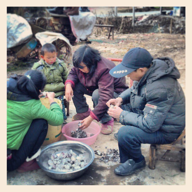2013/02/24 — 一起来过元宵节，也是老妈的生日，大家一起来帮忙，从早上就开始忙