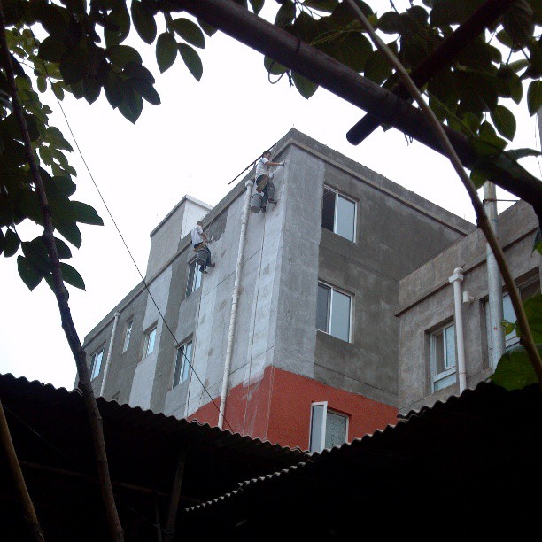 2013/07/08 — 现实版蜘蛛侠，从事着高危工作，城市的建设者！（我在木兰，春分）