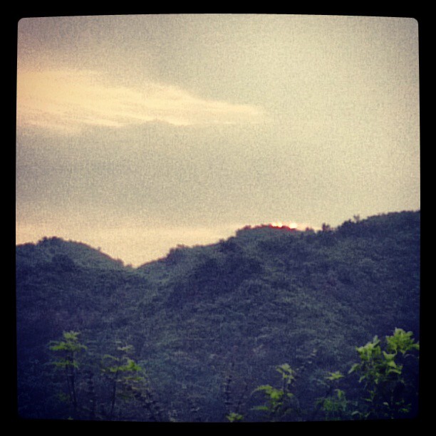 2013/08/06 — 等了好久，太阳只能这样子了，接着下山，接着就就下雨了