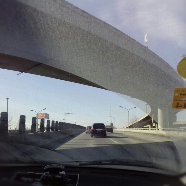 2013/02/01 — 路过高速桥底下了
