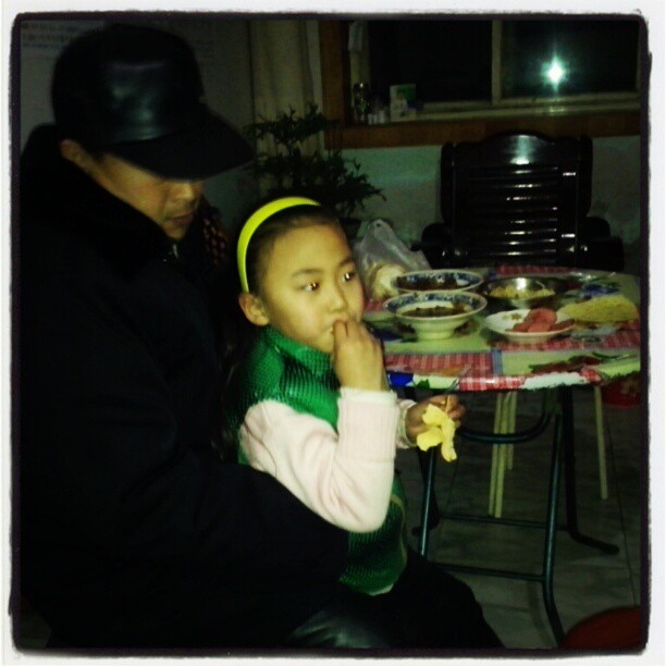 2013/02/04 — 孩子好黏爷爷