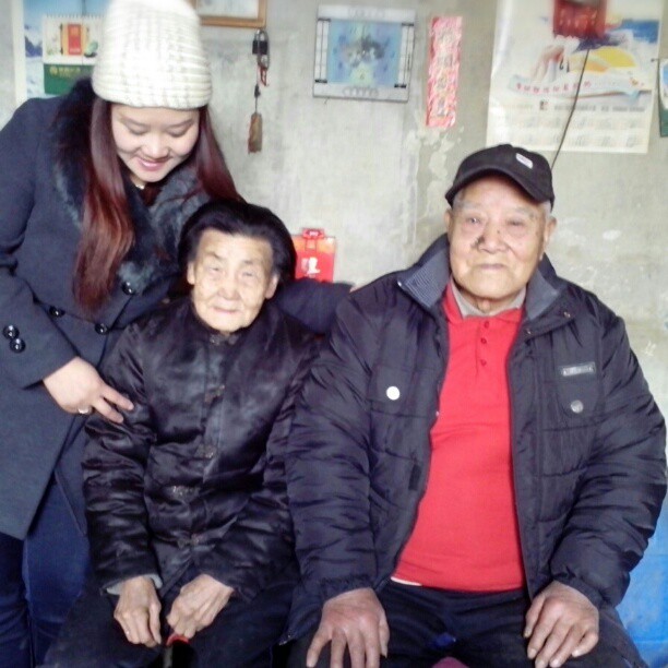 2013/02/15 — 大年初六我来看奶奶爷爷了。
