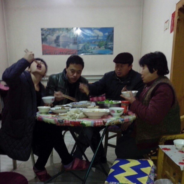2013/02/24 — 佳佳在我家吃饭好夸张