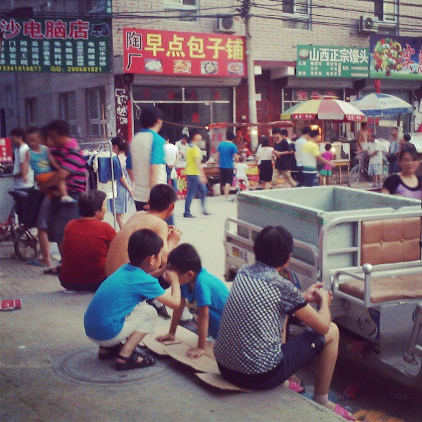 2013/07/17 — 大街上好热闹呀。【我在东沙海英拍摄】