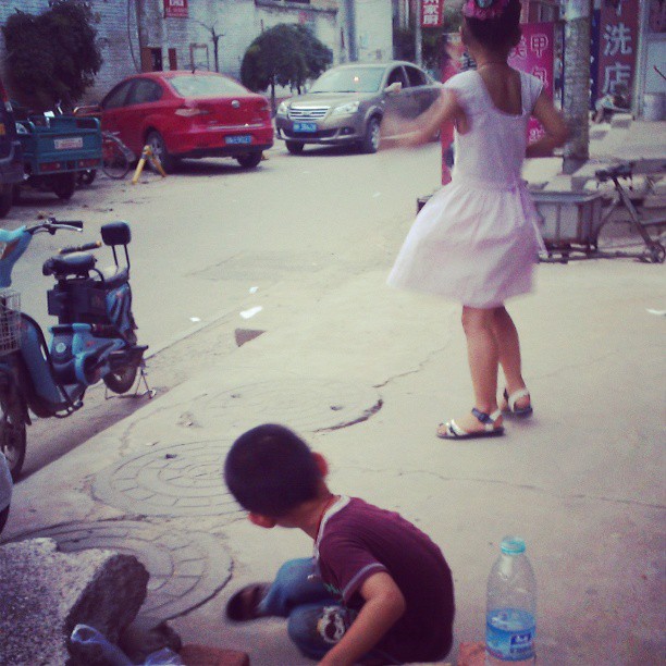 2013/07/17 — 都玩累，玩出汗来啦。【来自海英拍摄】