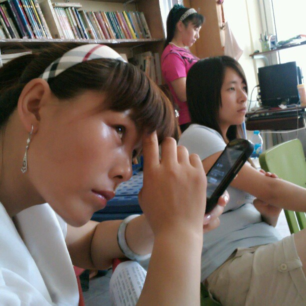 2013/08/03 — 甚么样的故事让他们听得这个样子呢。【来自木兰海英拍摄】