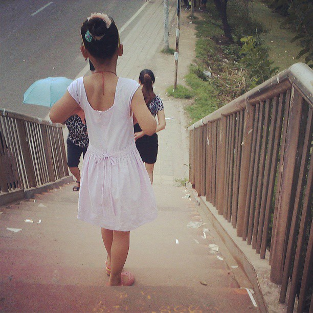 2013/08/06 — 又闷又热 ，赶紧回家。【来自平西府海英拍摄】