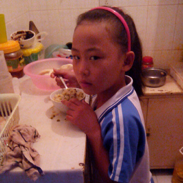 2013/09/10 — 早上起来，孩子闹气不吃饭，嫌我撑的太满啦，(我在家，海英)