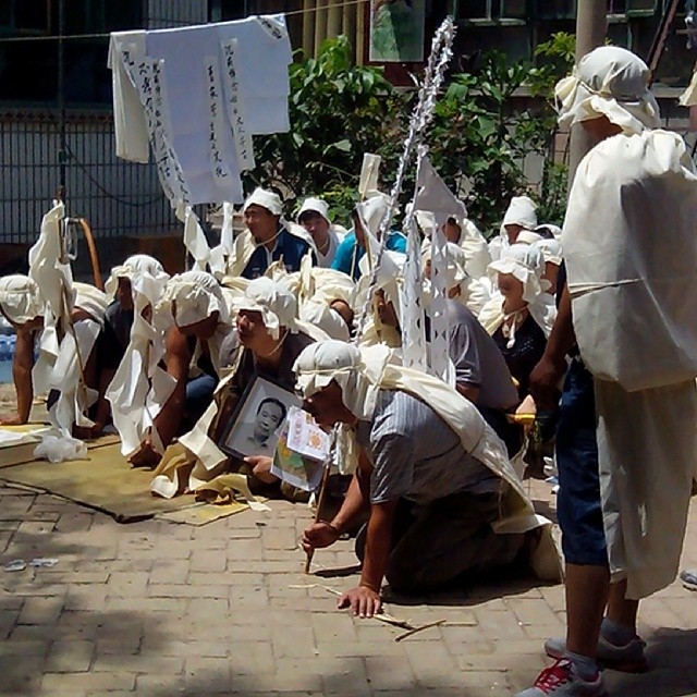 2014/07/13 — 昨天参加一个丧事，这天的天气很好，大家够伤心难过，没热人受罪，