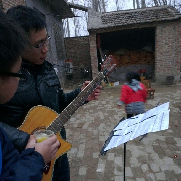 2013/02/15 — 可能再回去，就见不到这个老房子了。再也住不了陪我们老房了