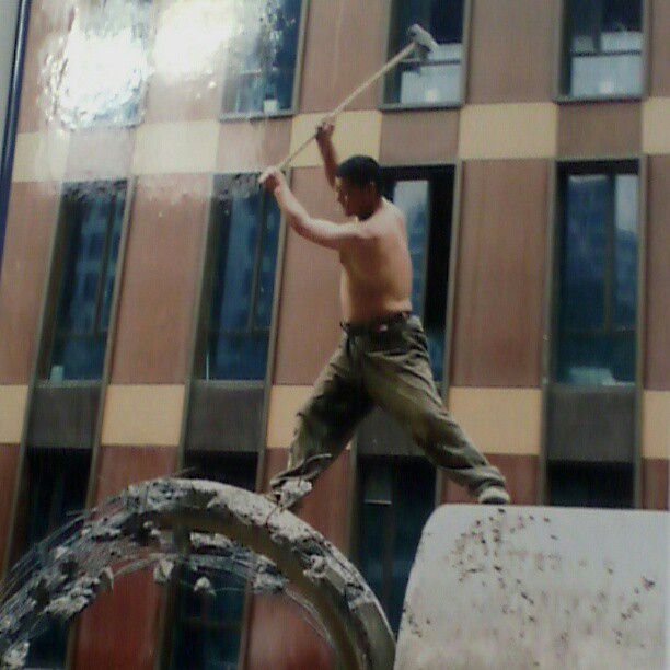 2013/02/27 — 关注低层工人群体。