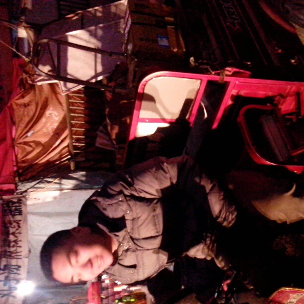 2013/02/08 — 黄玲哥哥也过来接！但是.东西还拿不了！
