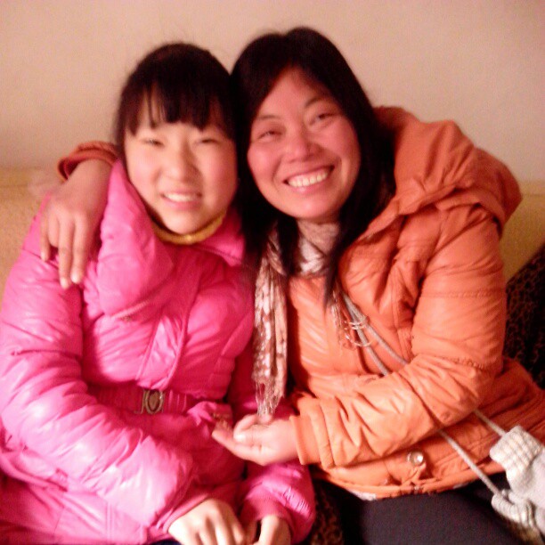 2013/02/10 — 侄女明明和姐姐！