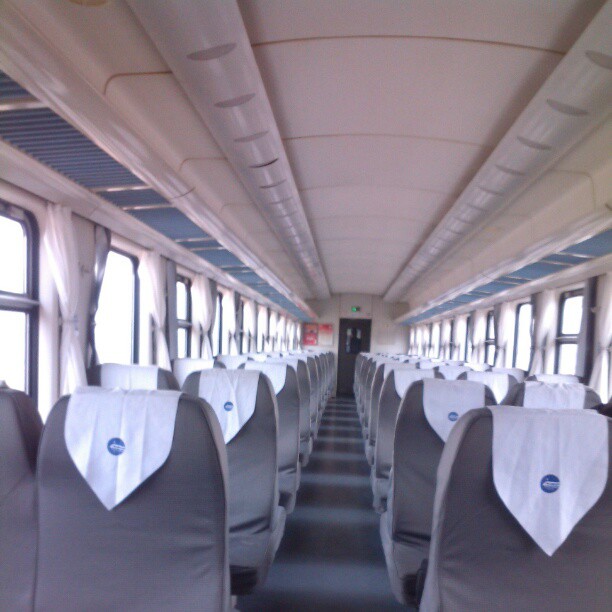 2013/02/13 — 火车上有很多空车厢