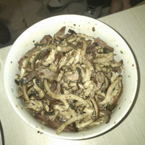 2013/02/19 — 豆腐干炒腊肉，是湖北特产，带着湖北妈妈的味道