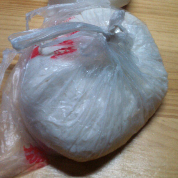 2013/02/20 — 糯米酒，来自河南的特产，是哈尓滨志愿者耿督FBI给木兰的