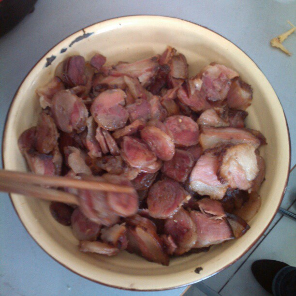 2013/02/26 — 八十多岁的爷爷做的腊肠，吃到了一群开读书会的人口里