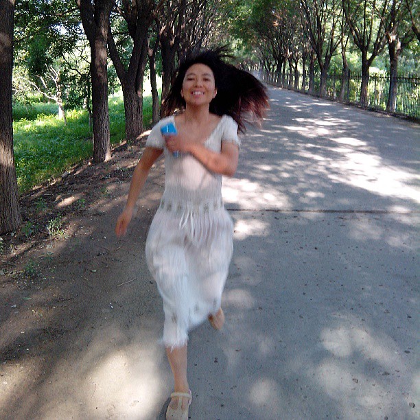 2013/08/09 — 迎着晨光奔跑的少女