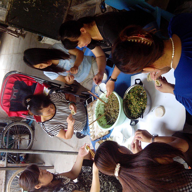 2013/08/10 — 集体包饺子啰！