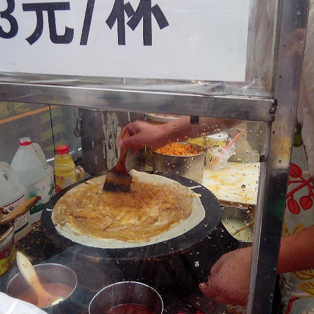 2013/08/12 — 上酱，加菜加果子，最快时，一分钟一张饼。