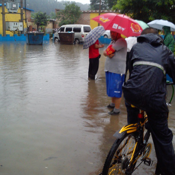 2013/07/15 — 大雨把路都淹了