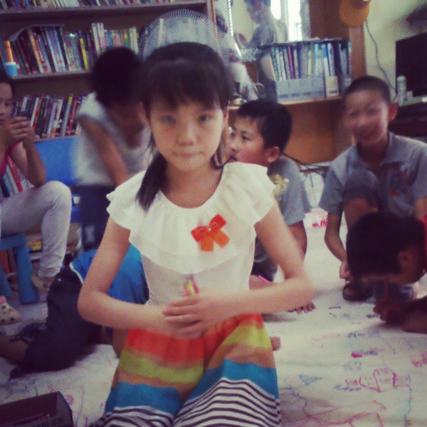 2013/07/18 — 孩子学好认真。(来自木兰美霞拍摄。)